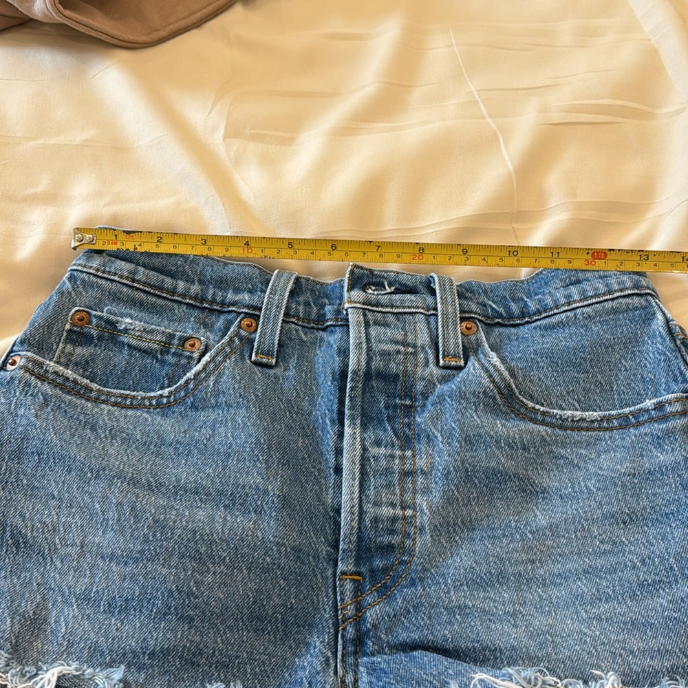 Women’s Levi’s 501 button fly denim shorts - Picture 6 of 8